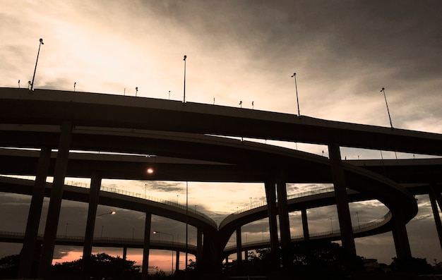 Viaduct in aanbouw